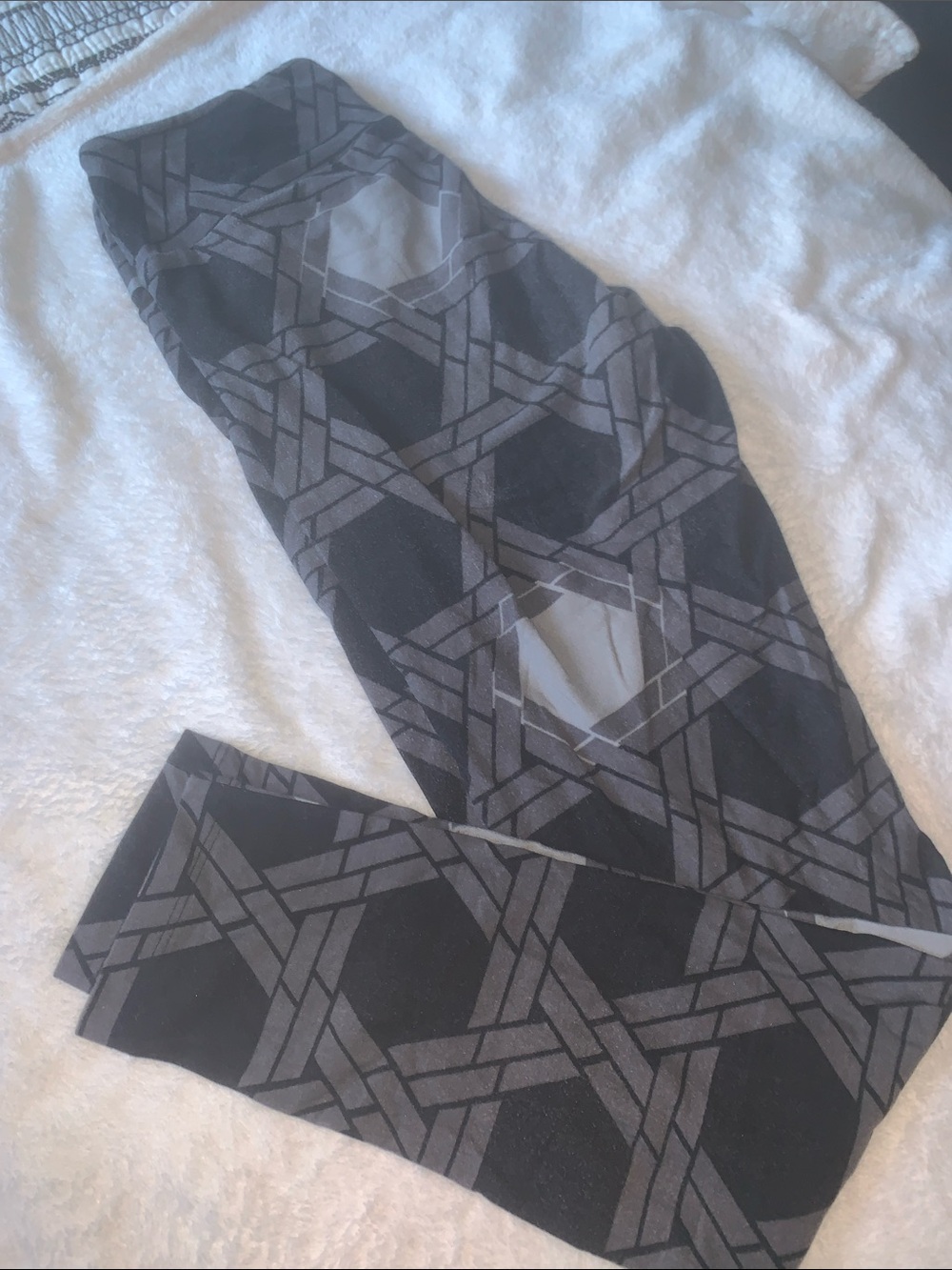 LuLaroe grey and black brick geometric leggings